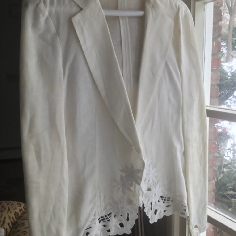 DKNY LINEN BLAZER WITH NATURAL SLIGHT YELLOWING AT COLLAR